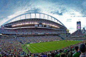 mk体育官网-比赛节奏断裂是否影响中场球员判断与站位，球队节奏