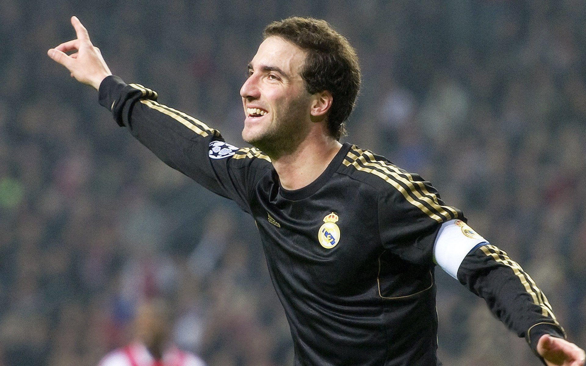 中超联赛中国队战平 战术变化广受讨论，中超战报比分