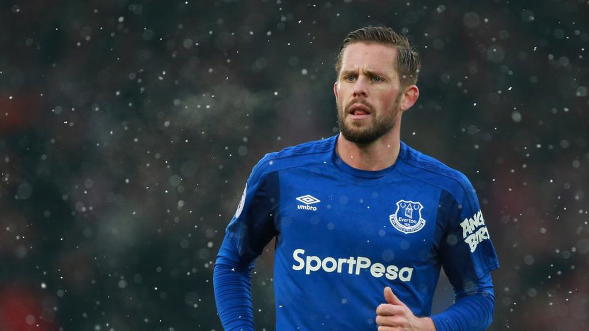 比赛节奏断裂是否影响中场球员判断与站位,球队节奏