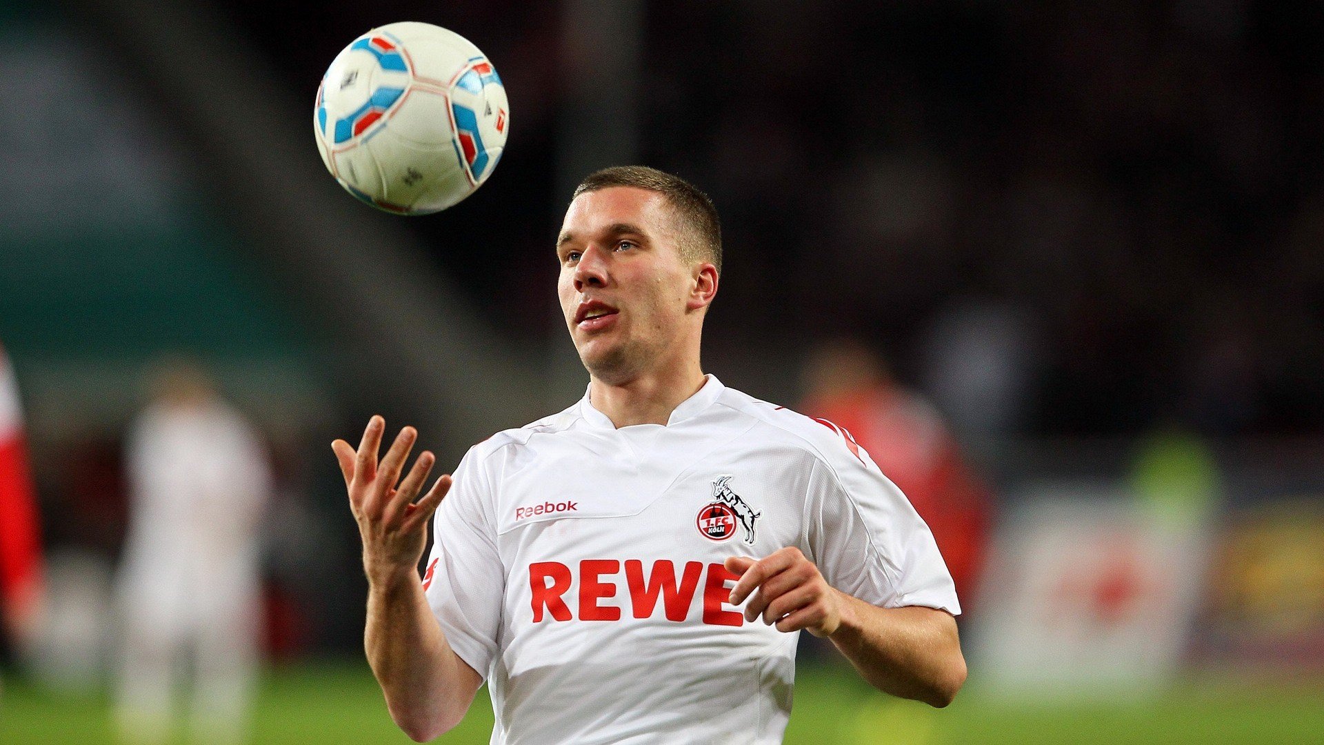 卡普尔带领袋鼠队打破对方防线,赢得关键比赛,卡尔皮纳袋鼠